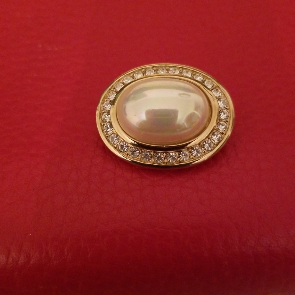 Atwood& Sawyer Pearl and Crystal brooch